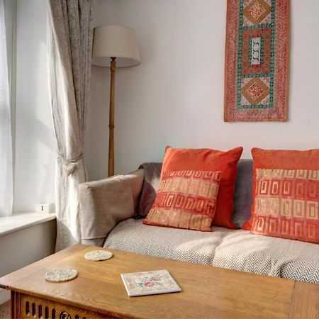 Katrinas Apartment By Treetop Property Cirencester Bagian luar foto