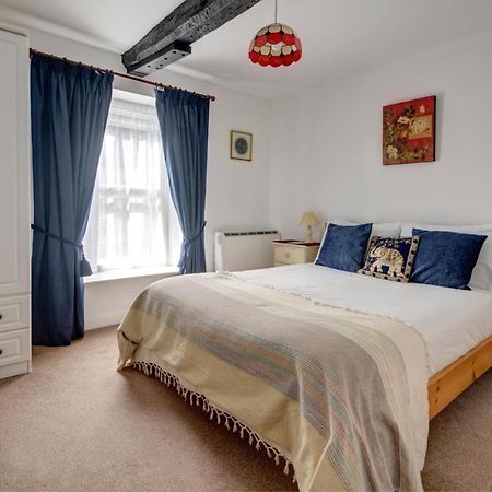 Katrinas Apartment By Treetop Property Cirencester Bagian luar foto