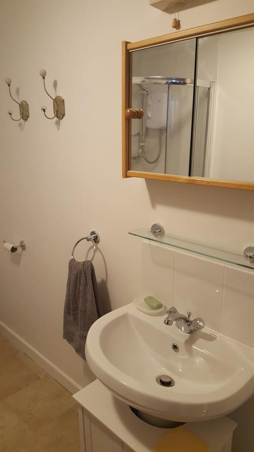 Katrinas Apartment By Treetop Property Cirencester Bagian luar foto